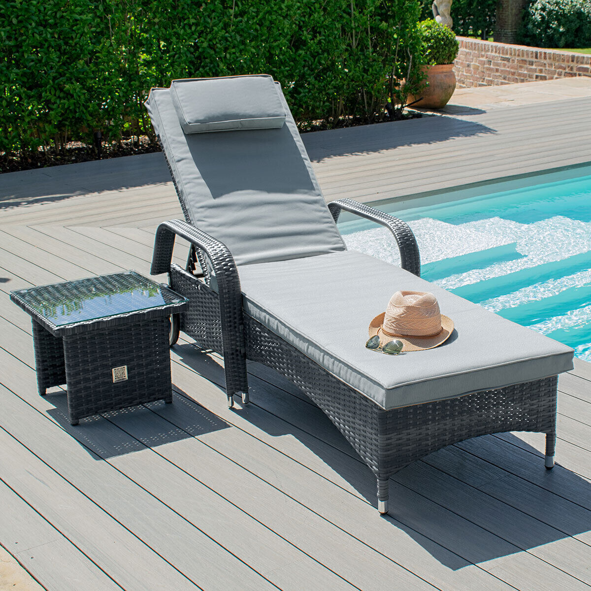 Homeflair - Florida Rattan Sunlounger Set