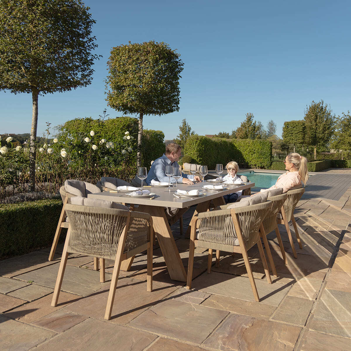Maze Living - Martinique Rope Weave 6 Seat Round Dining Set