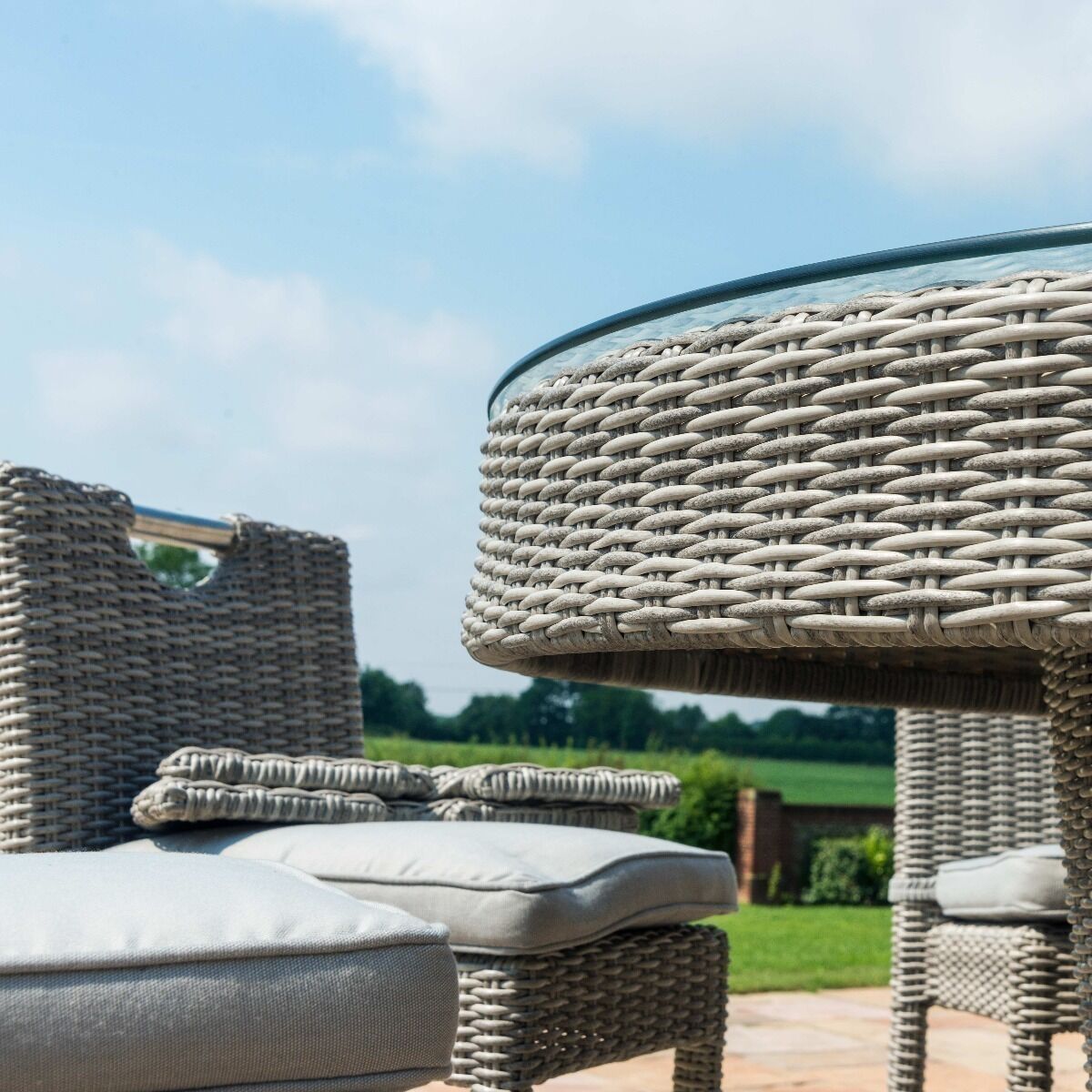 Homeflair - Oxford 6 Seat Round Rattan Bar Set