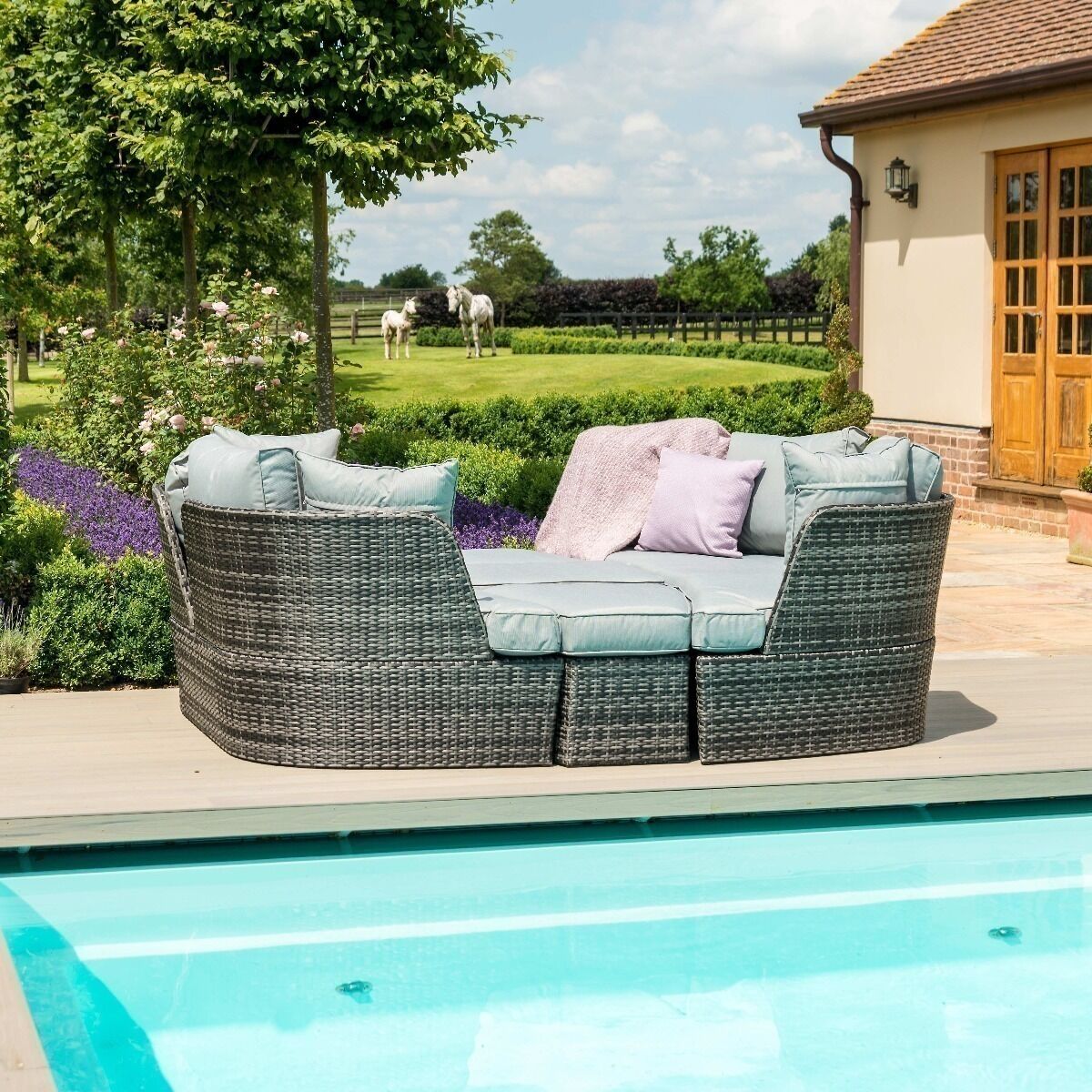 Homeflair – Lotus Rattan Daybed