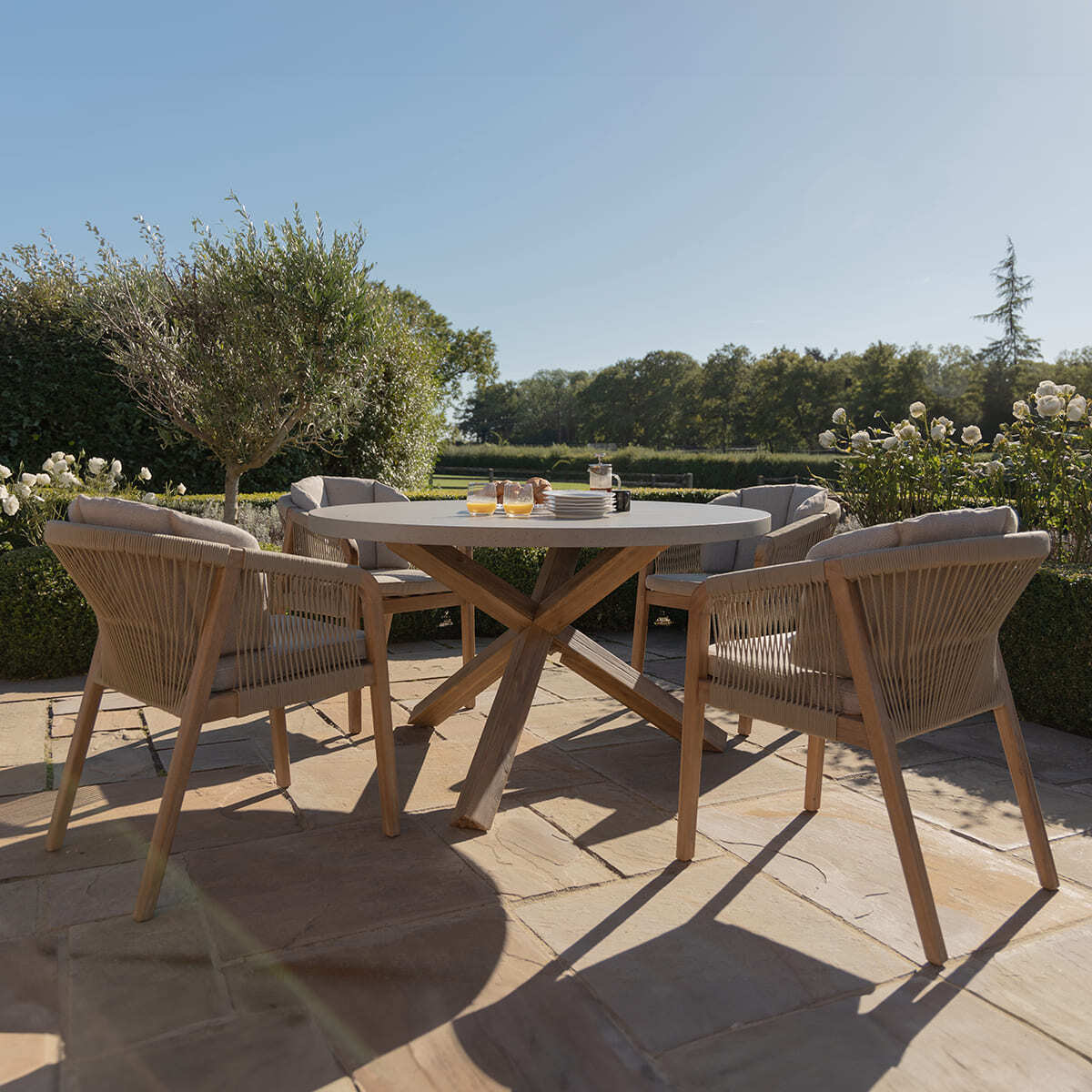 Maze Living - Martinique Rope Weave 4 Seat Round Dining Set