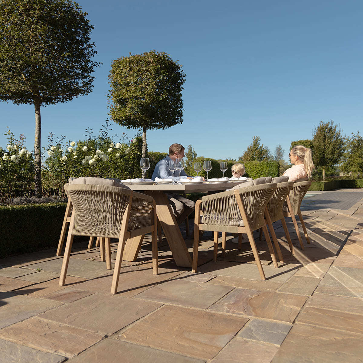 Maze Living - Martinique Rope Weave 6 Seat Round Dining Set