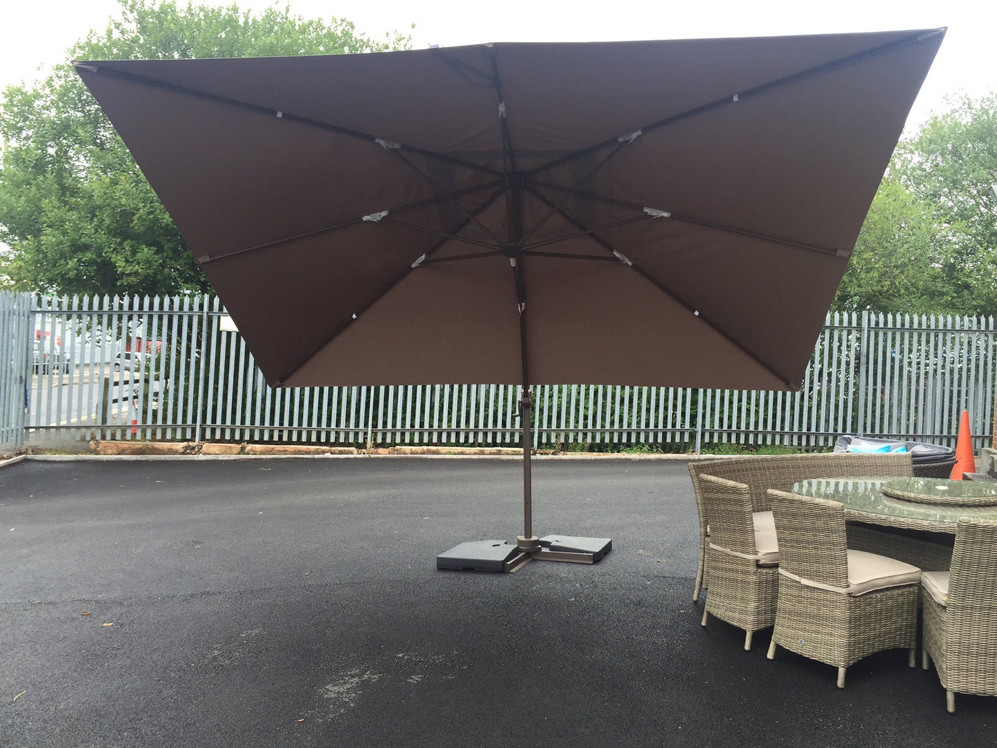 Rattan 3x3m Square Cantilever Parasol in Chocolate | Para0088