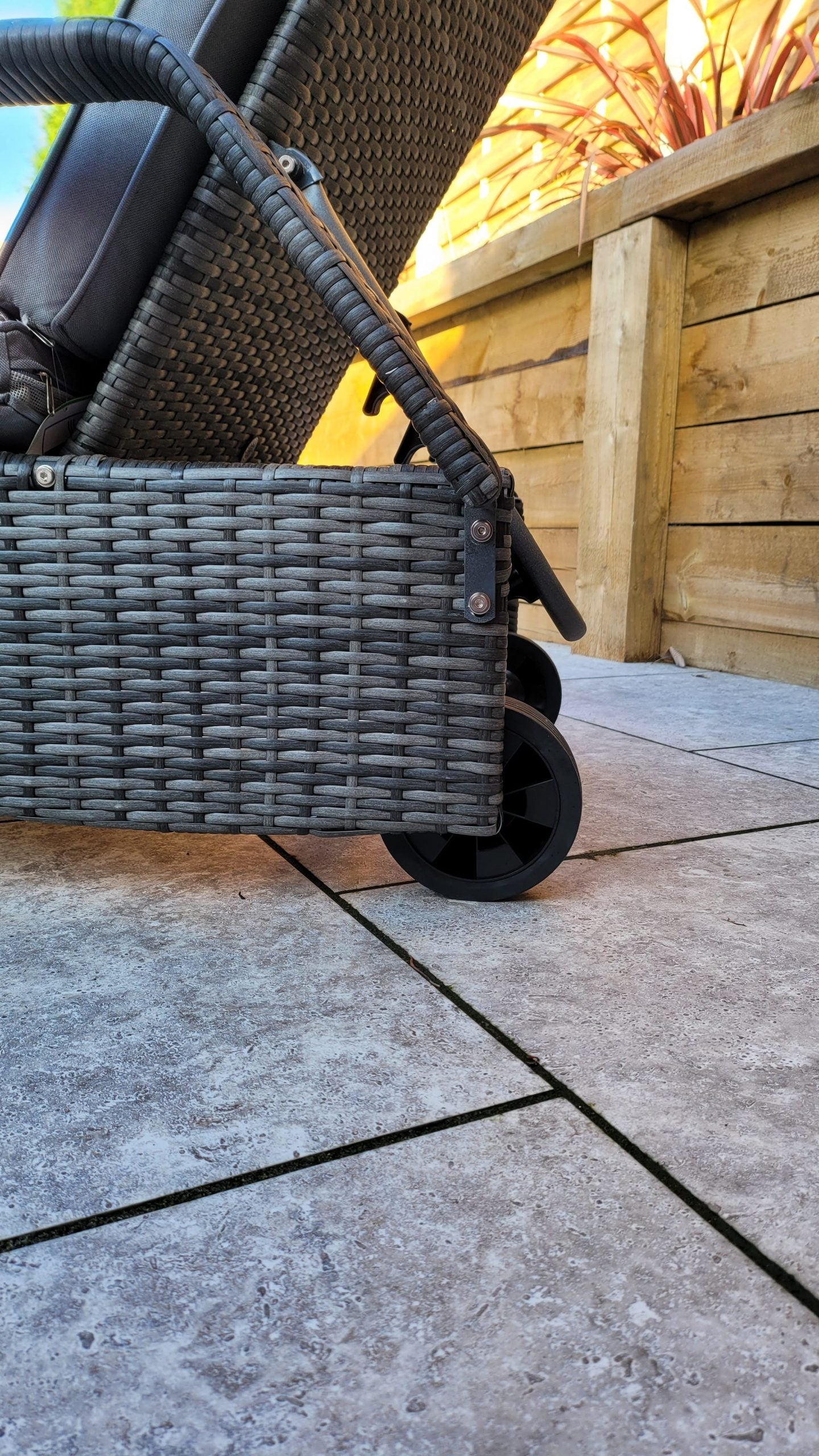 Rattan Single Sun lounger with drinks table | Savannah | Sava0404