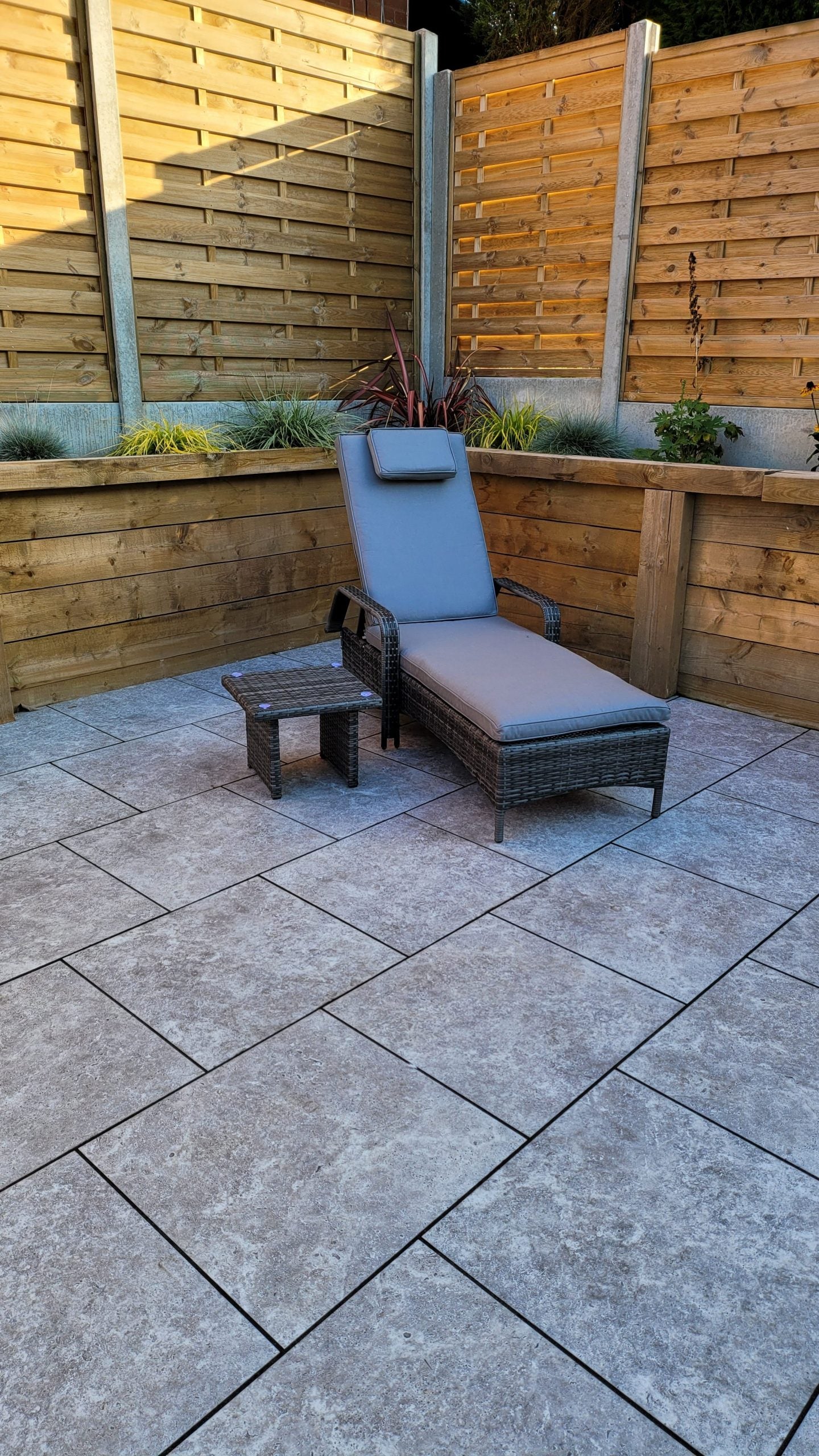 Rattan Single Sun lounger with drinks table | Savannah | Sava0404