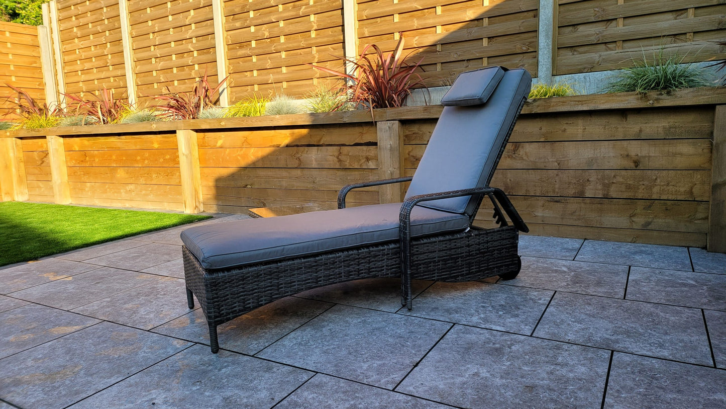 Rattan Single Sun lounger with drinks table | Savannah | Sava0404