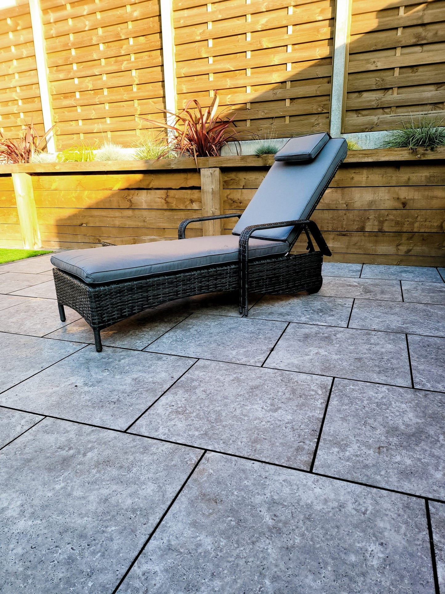 Rattan Single Sun lounger with drinks table | Savannah | Sava0404
