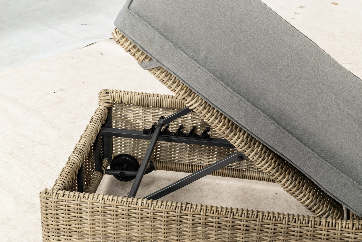 Rattan Wentworth Sun Lounger | AMIR | WEN013-WS