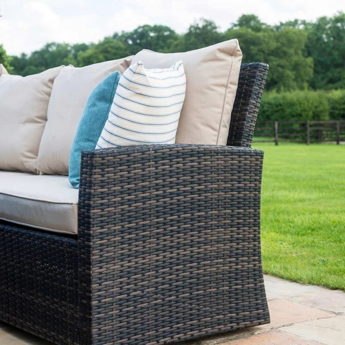 Homeflair – Deluxe Kingston Rattan Corner Dining Set