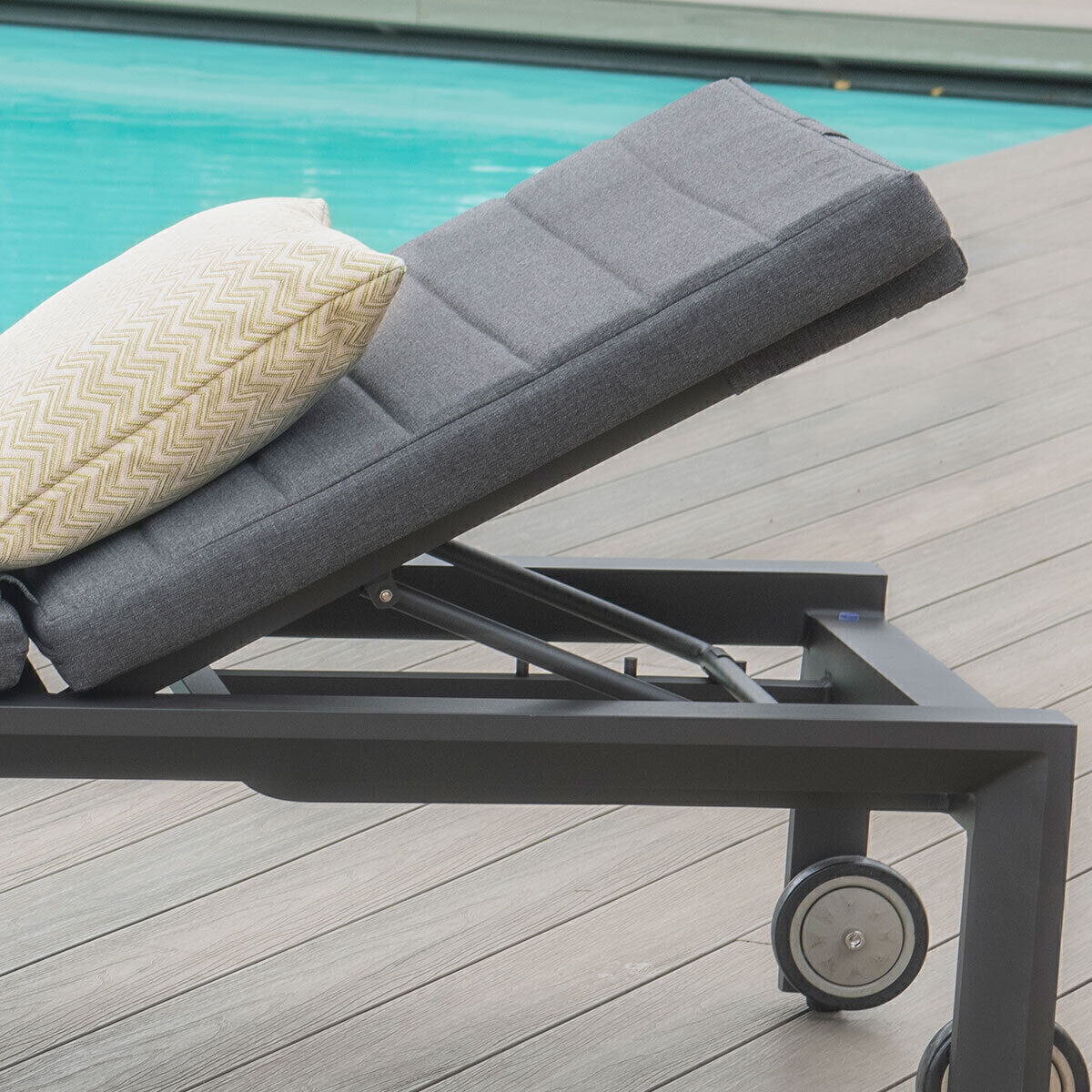 Homeflair - Manhattan Aluminium Sunlounger