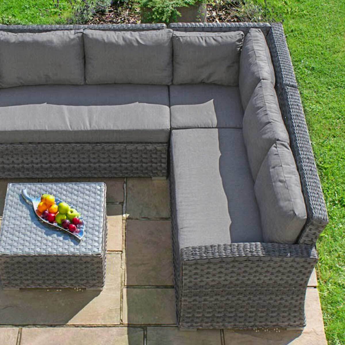 Homeflair – Victoria Small Rattan Corner Group