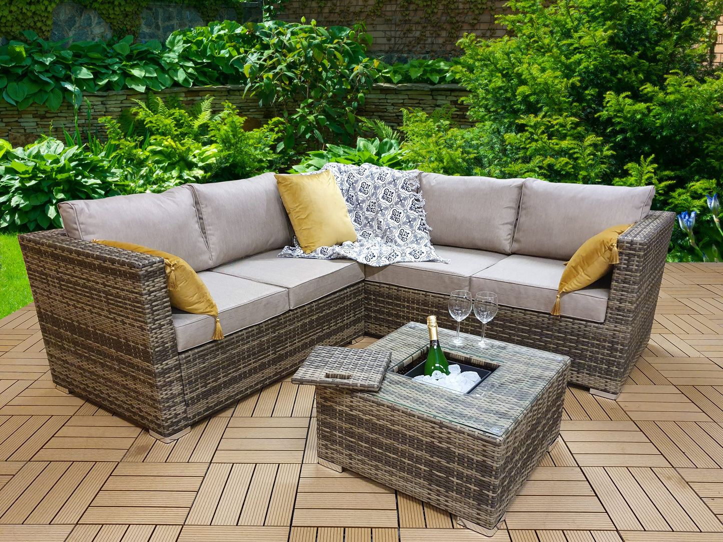 Rattan Brown Corner Sofa with Ice Bucket and Coffee Table in Brown | Georgia | Geor0312