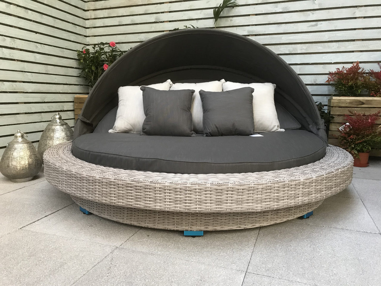 Rattan Large Round Daybed in Grey | Madison | Madi0193