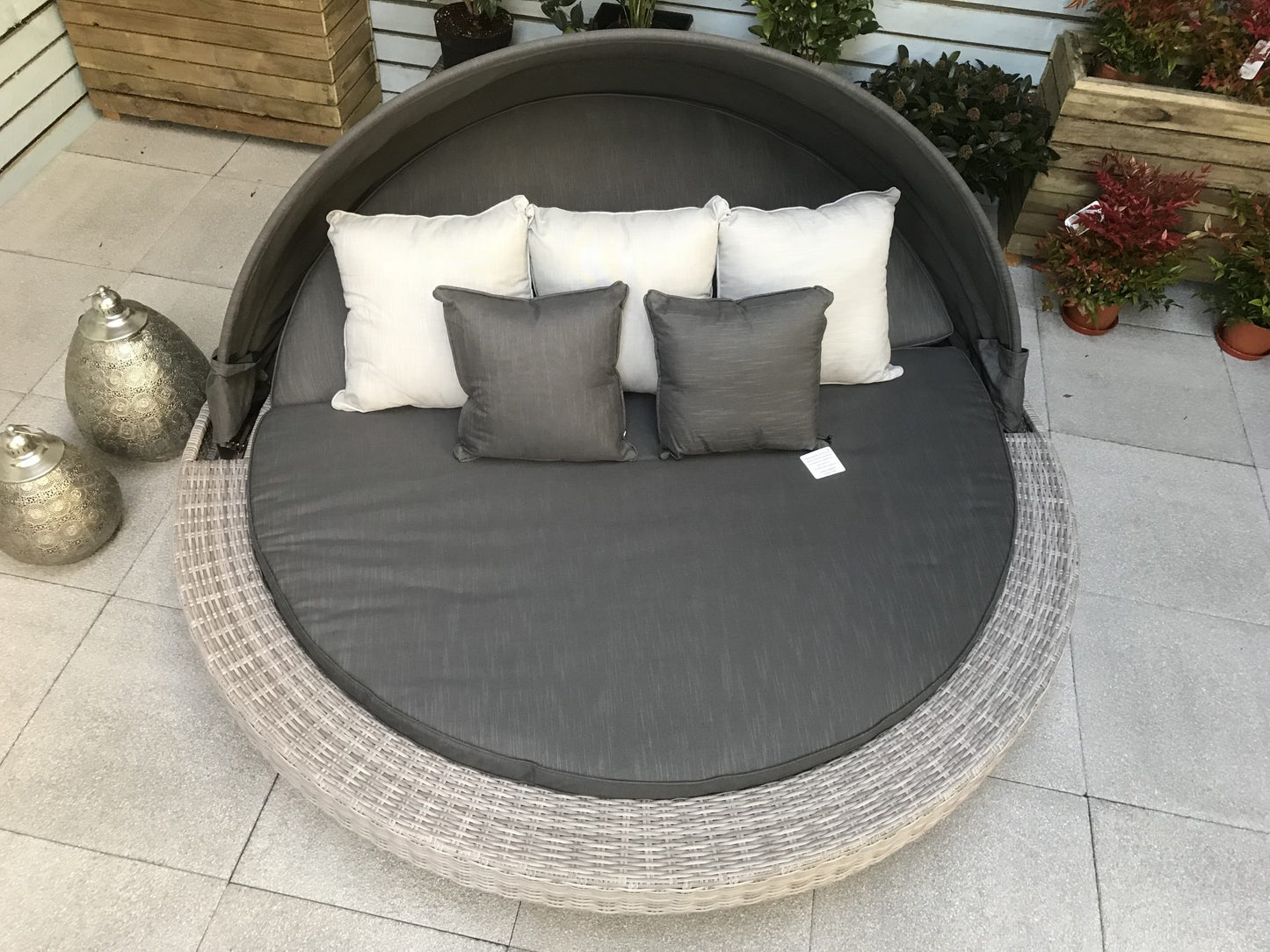 Rattan Large Round Daybed in Grey | Madison | Madi0193