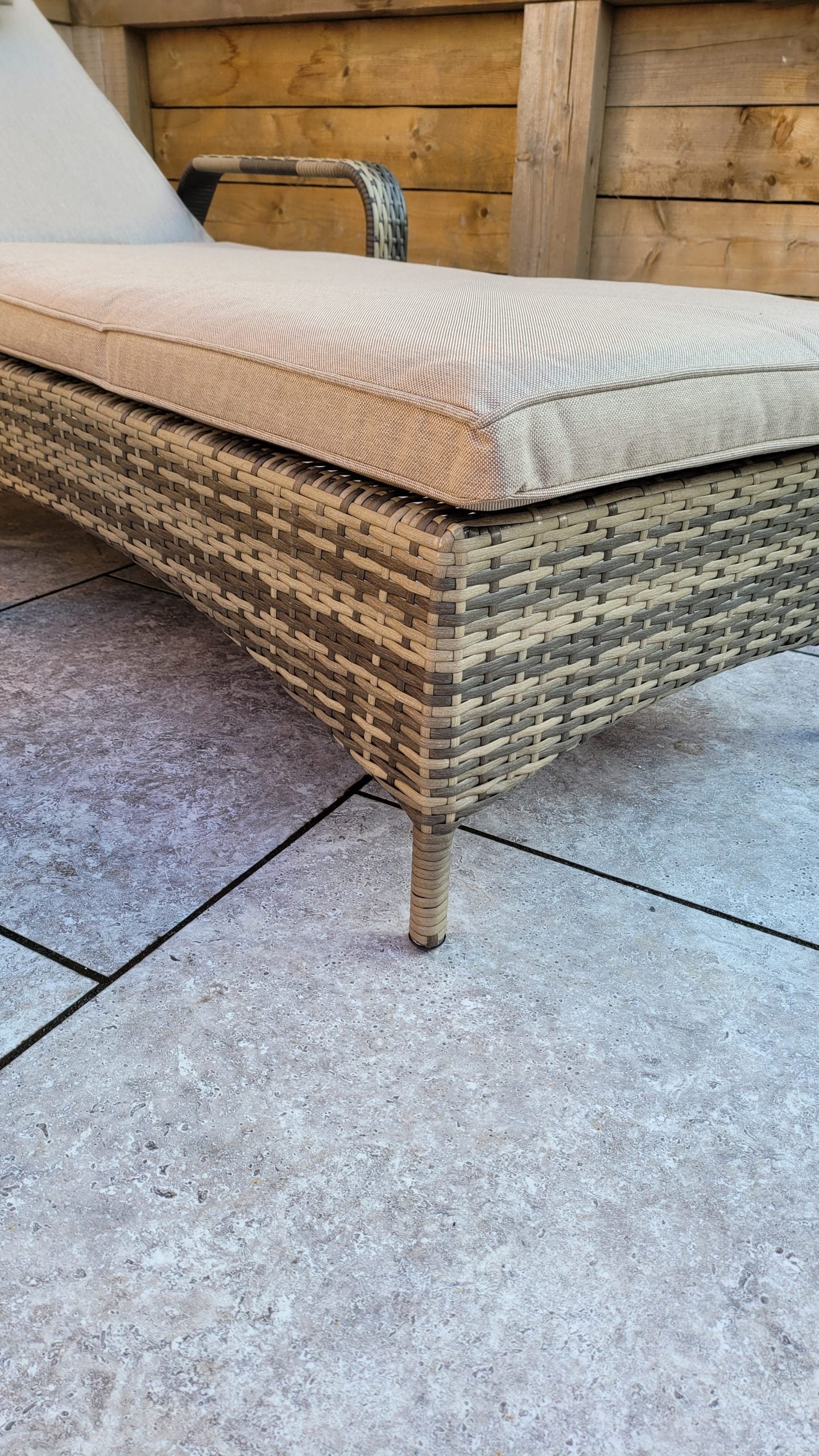 Rattan Single Sun lounger with drinks table | Savannah | Sava0406