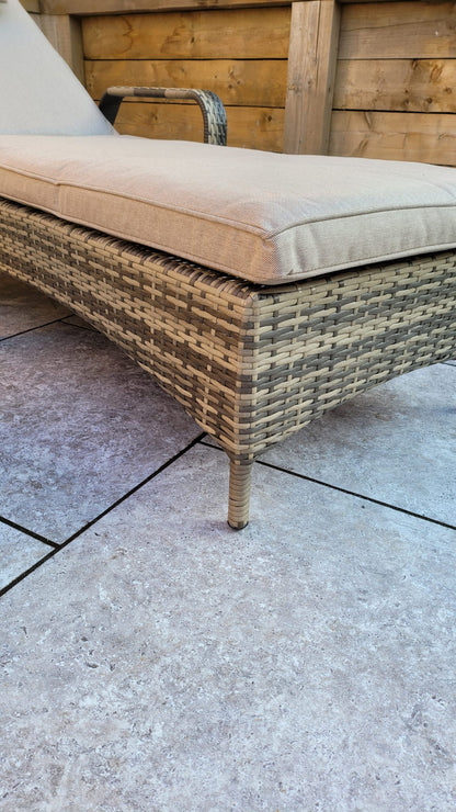 Rattan Single Sun lounger with drinks table | Savannah | Sava0406