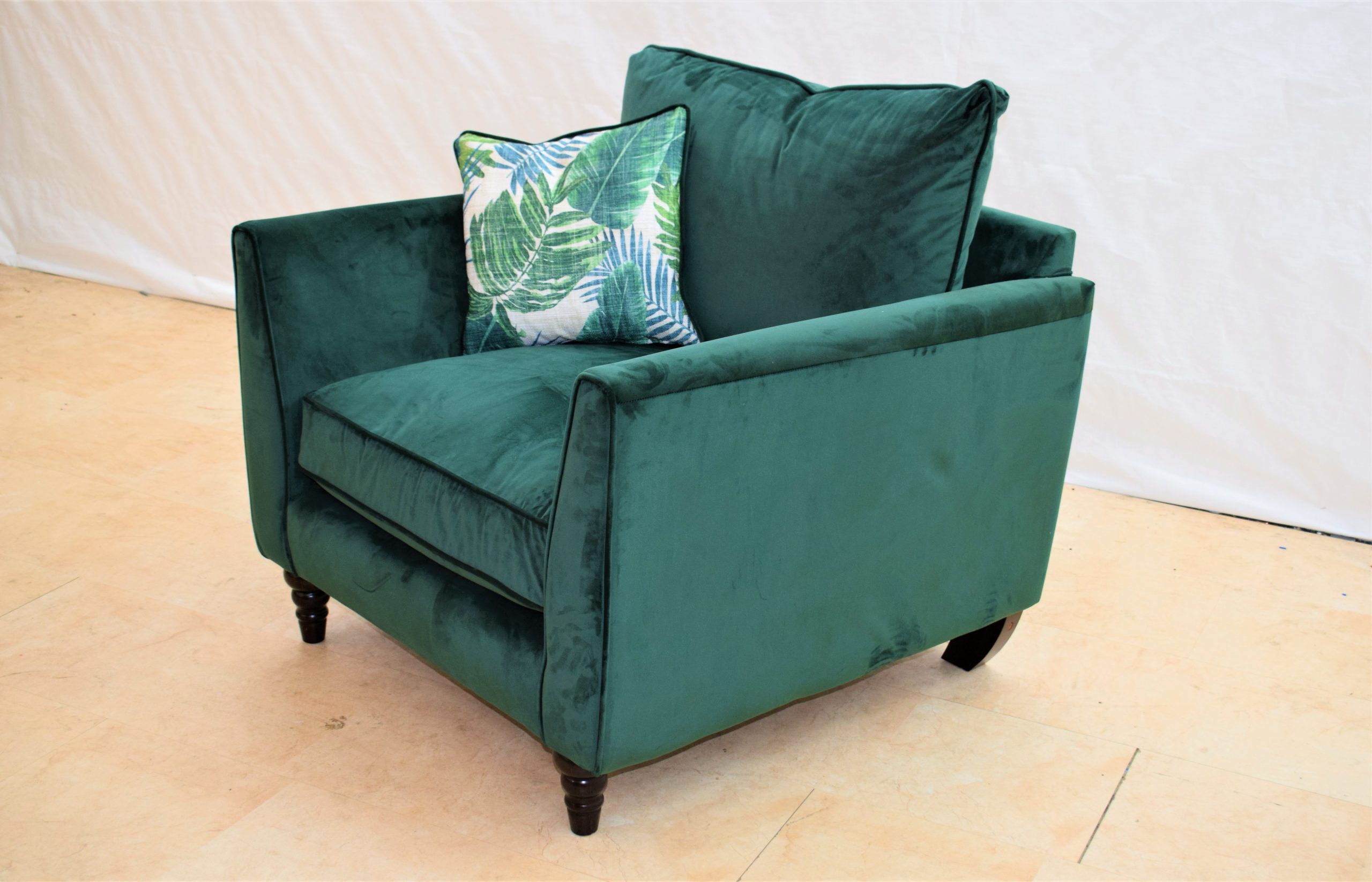 Pasha Ex-Display Emerald Fabric Chair | EXPAS - Image 3
