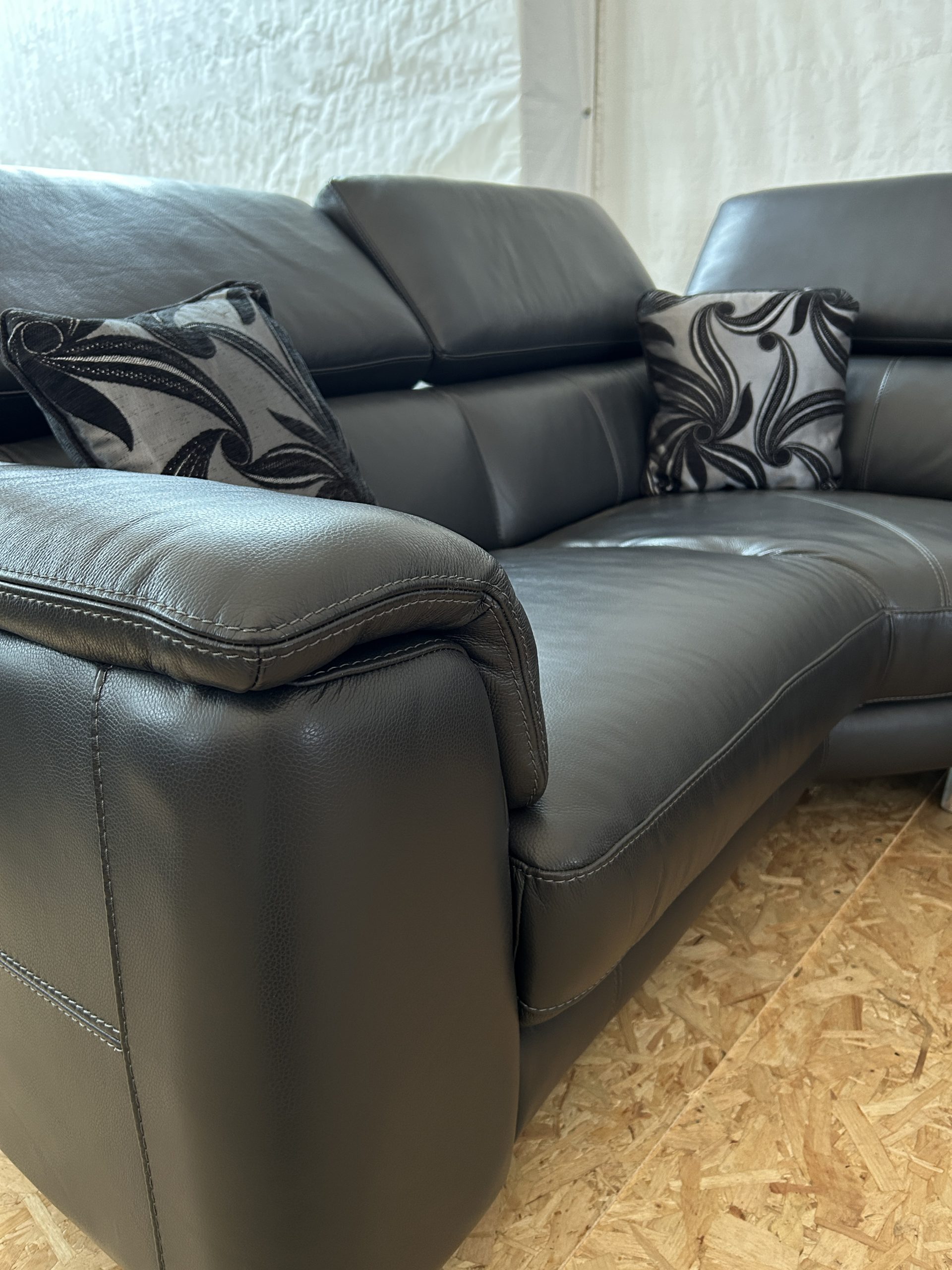 Palermont Ex-Display Leather Electric Recliner Corner Sofa | EXPAL - Image 6