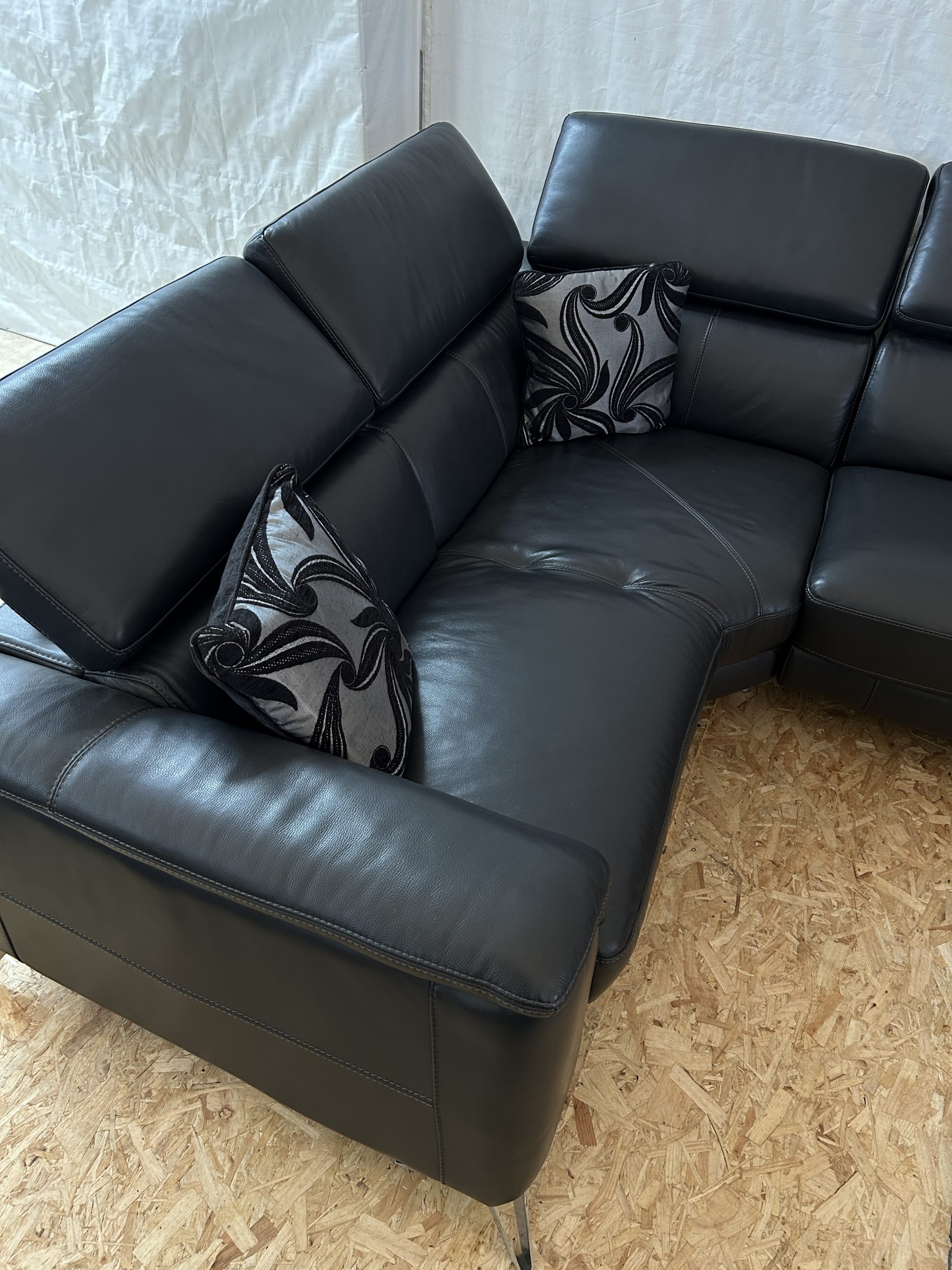 Palermont Ex-Display Leather Electric Recliner Corner Sofa | EXPAL - Image 7
